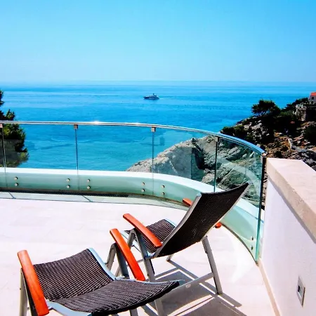 Azure Apartment *